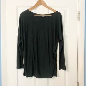 Vince. Dark green top with slits on side
